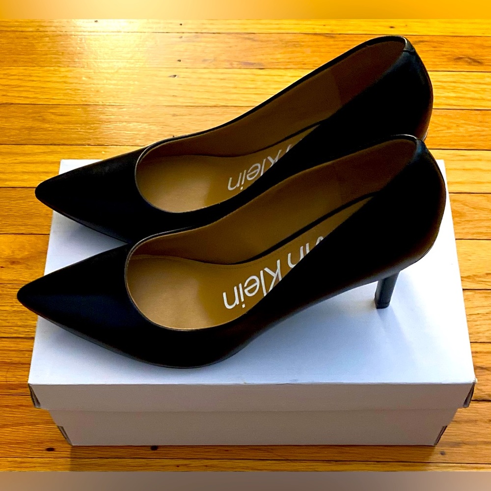 Calvin Klein Gayle Pump
Size 8